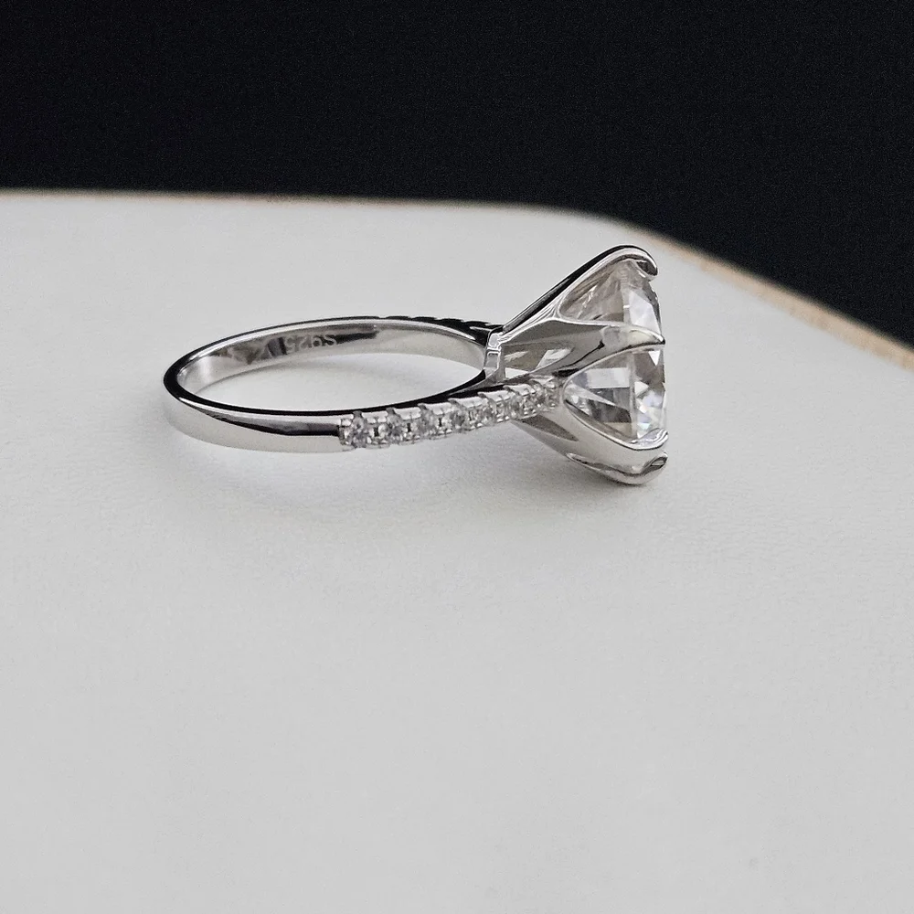 5ct Moissanite Ring with CZ - Picture 4 of 4